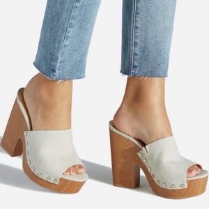 Shoe Dazzle Cream Suede Platform Clog Mules